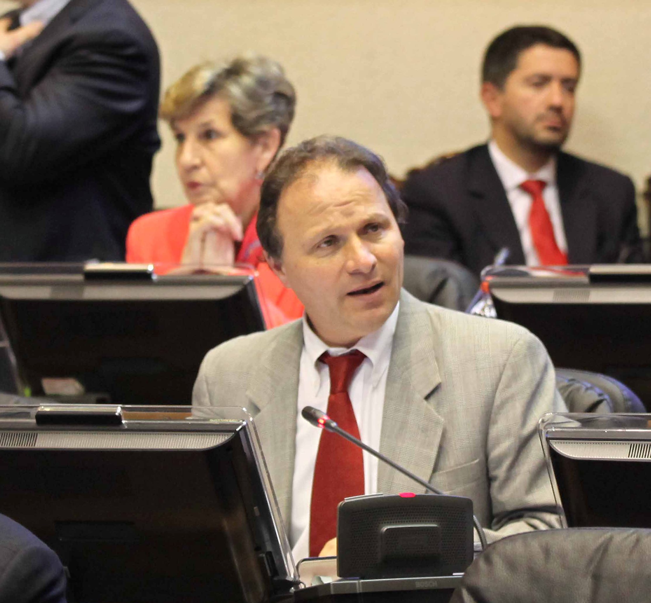 Senador De Urresti destaca avance de proyecto de equidad tarifaria que permitirá rebajar cuentas de luz en la región de Los Ríos